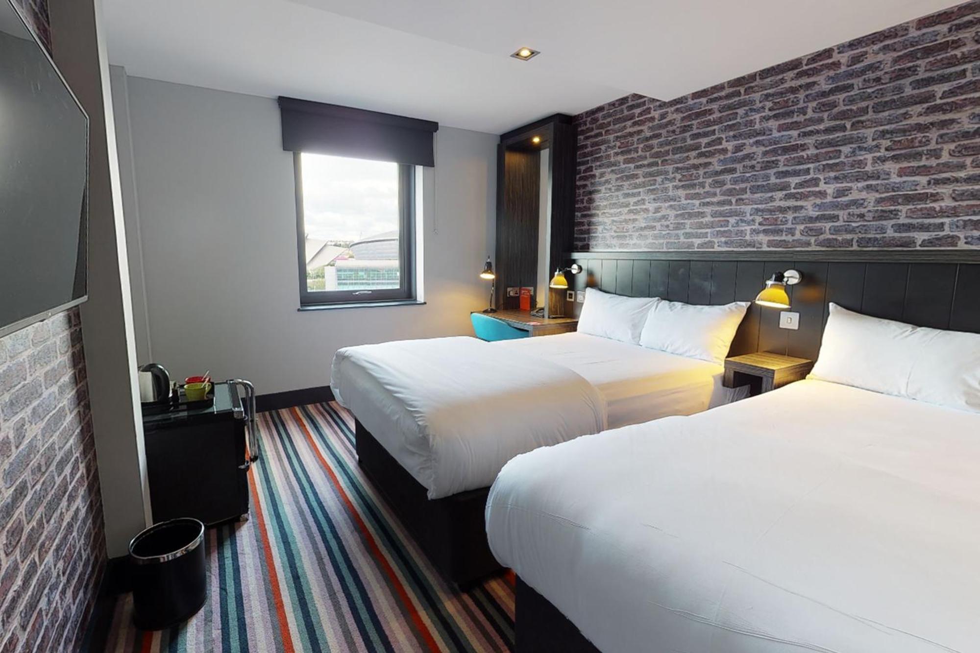 Village Hotel Glasgow Extérieur photo